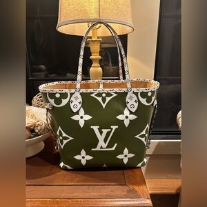 NWOT Louis Vuitton Neverful Giant Monogram MM